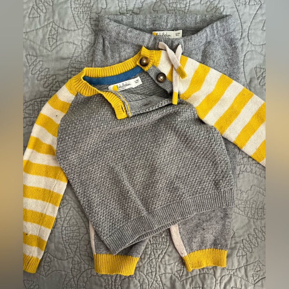 Baby Boden Gray and Yellow Penguin Set